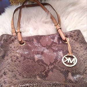 Beautiful Michael kors purse
